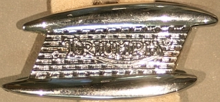 (image for) Badge, lapel, Triumph, garden gate, silver