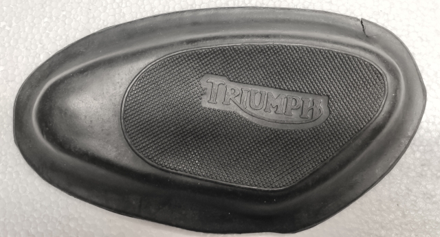 Knee pad rubbers, Triumph, for mounting plate, damaged - Click Image to Close